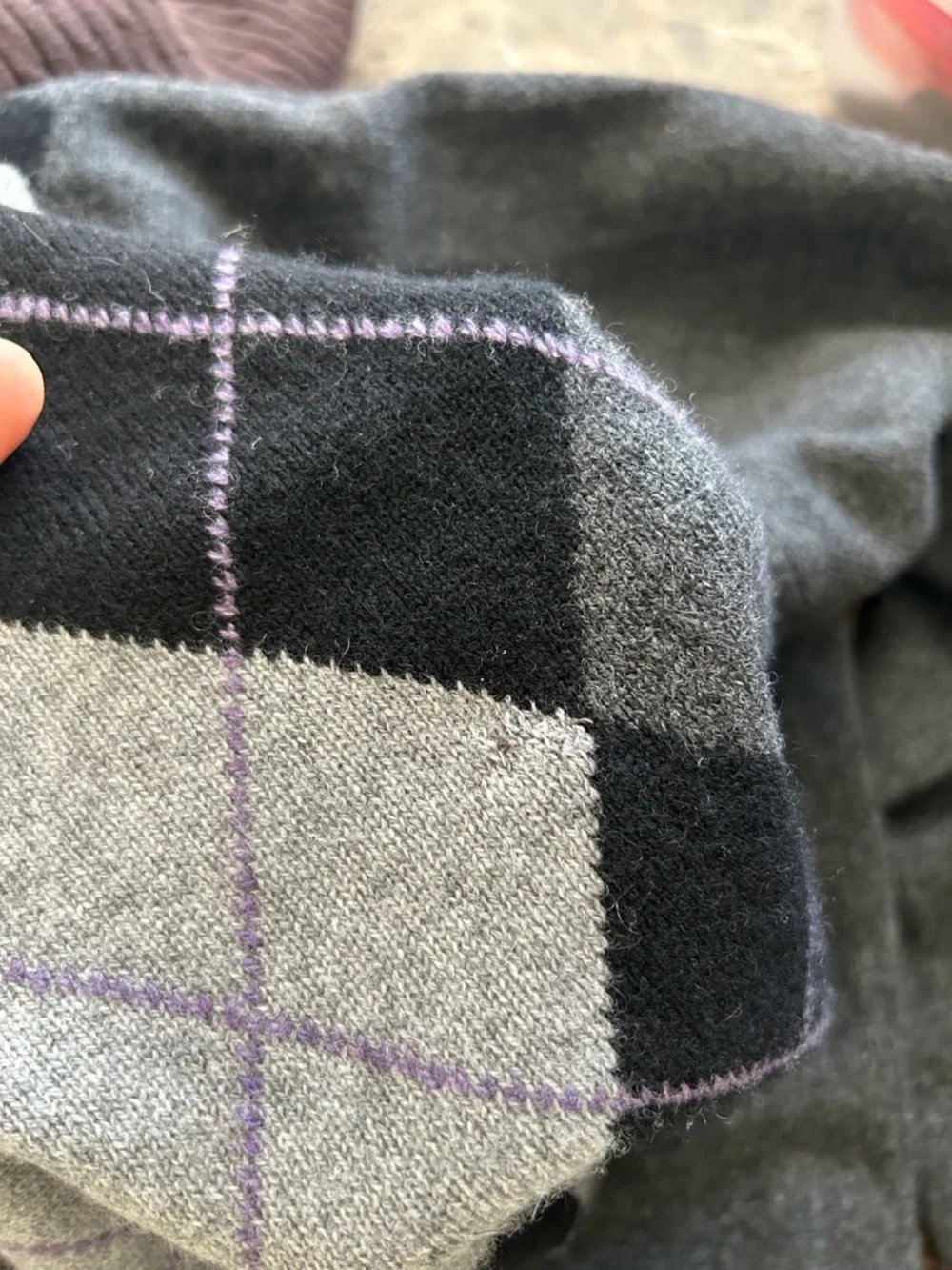 Joseph & Lyman 100% Cashmere Argyle V-Neck Sweater Gray Black Large. - Picture 11 of 12